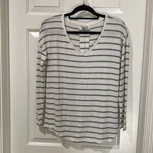 Women’s loose fitting sweater